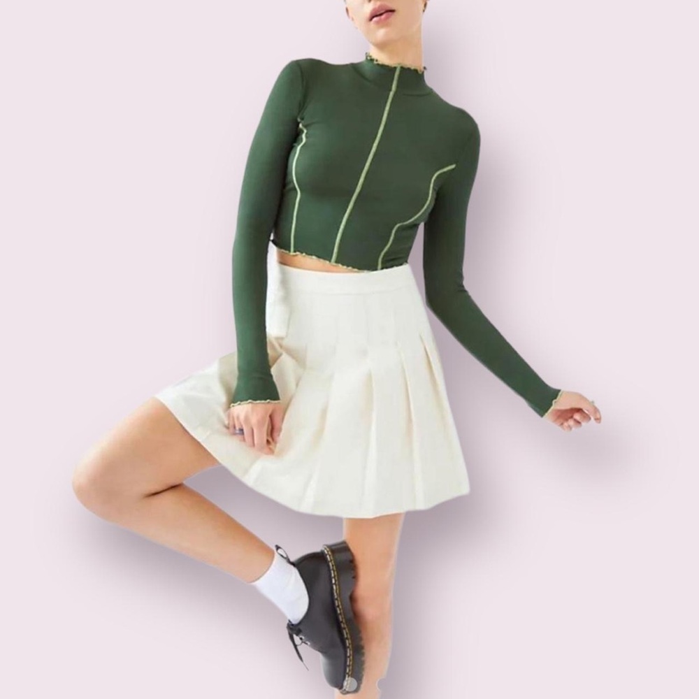 Aritzia Sunday Best “Ross Turtleneck” size medium - Picture 6 of 7